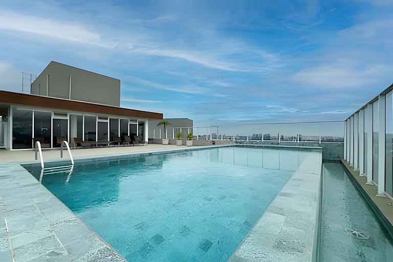 Studio com garagem, piscina e self check-in