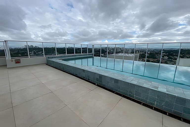 Studio com garagem, piscina e self check-in