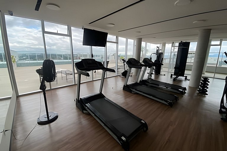 Studio com garagem, piscina e self check-in