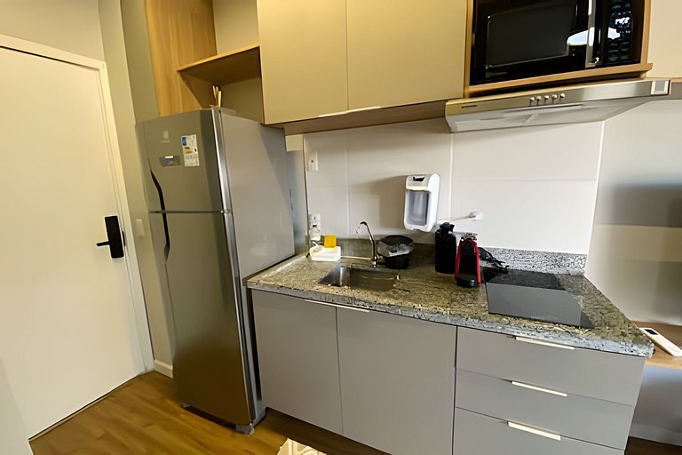 1607 - Studio c/garagem na melhor localização