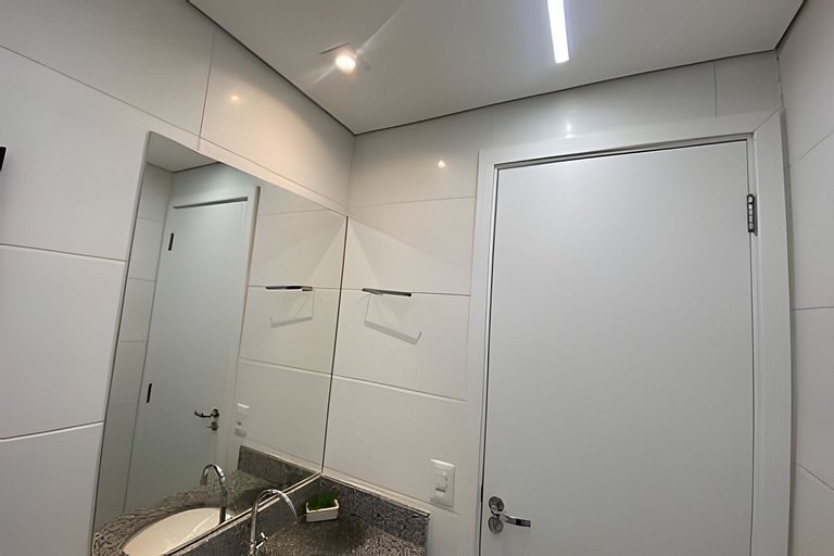 1607 - Studio c/garagem na melhor localização
