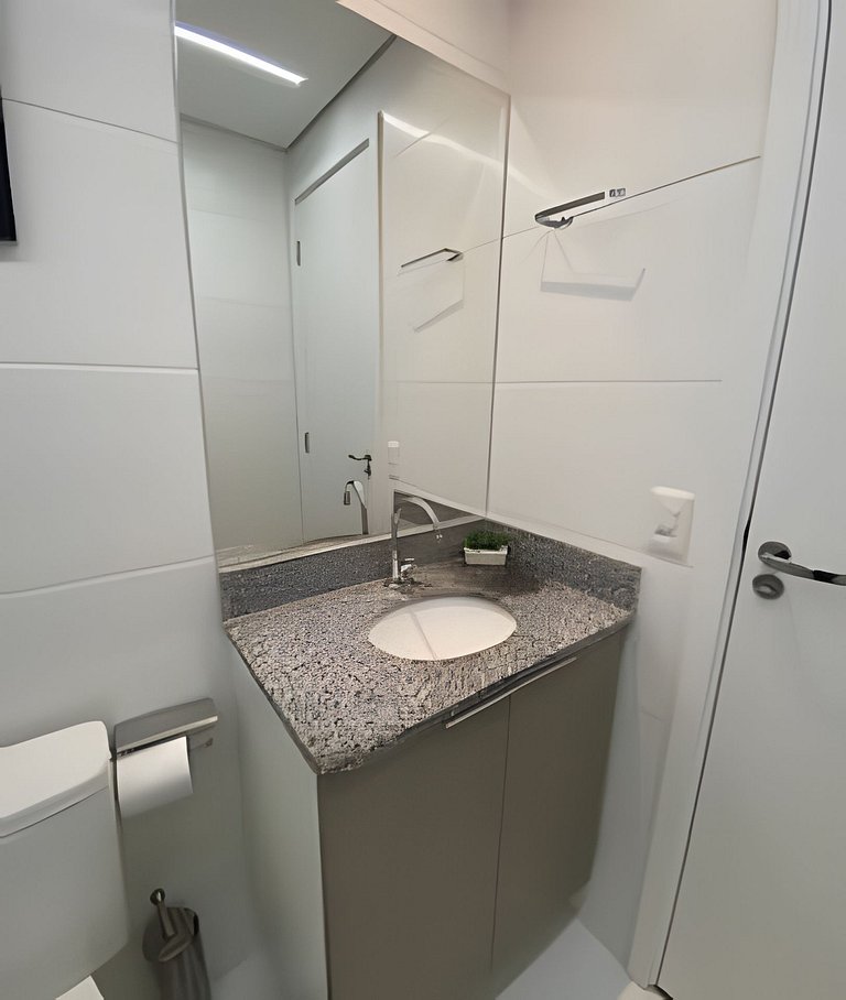 1607 - Studio c/garagem na melhor localização