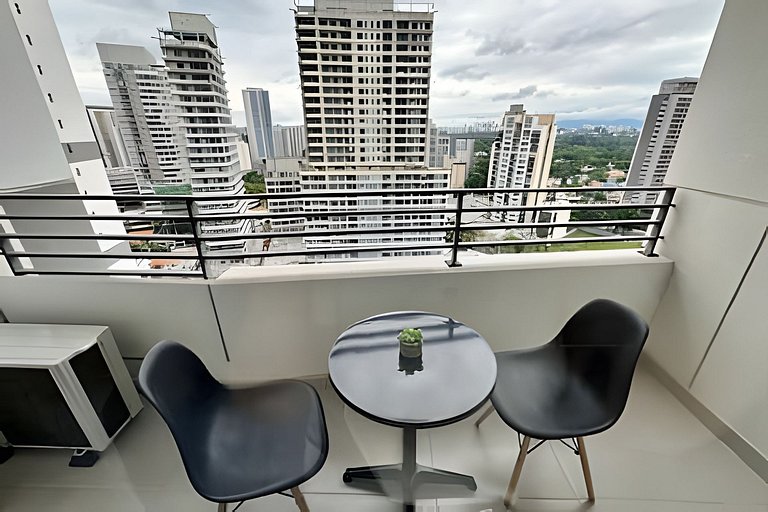 Studio completo com varanda e vaga próx metro