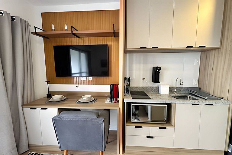 Studio completo com varanda e vaga próx metro