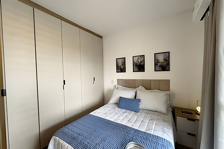 Studio completo com varanda e vaga próx metro