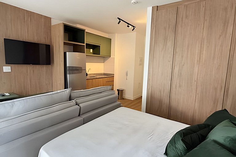 Studio completo com varanda perto do metrô