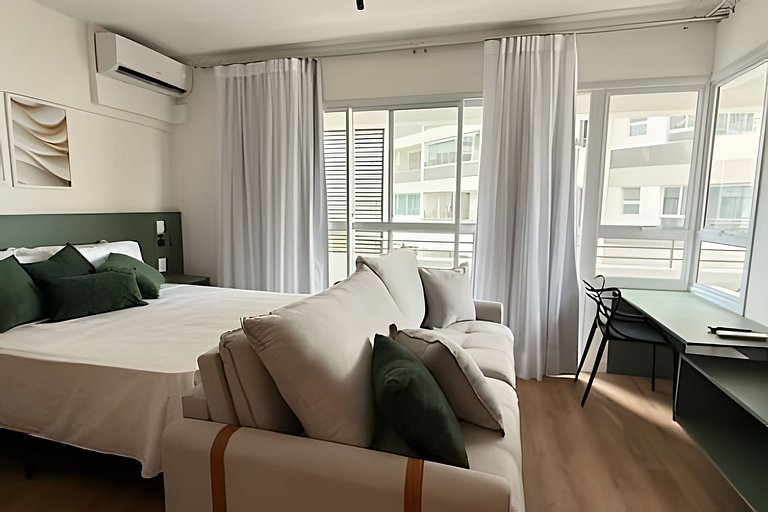 Studio completo com varanda perto do metrô