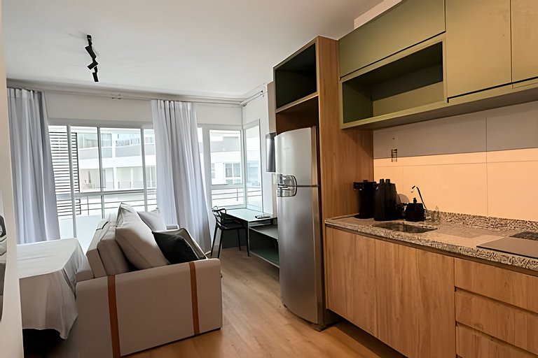 Studio completo com varanda perto do metrô