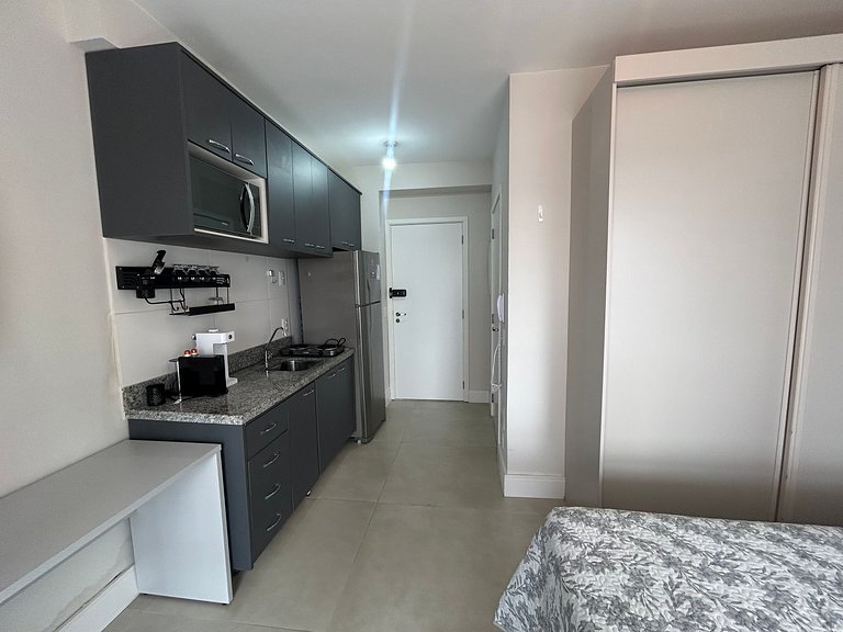 Studio bem localizado com fácil acesso ao metrô
