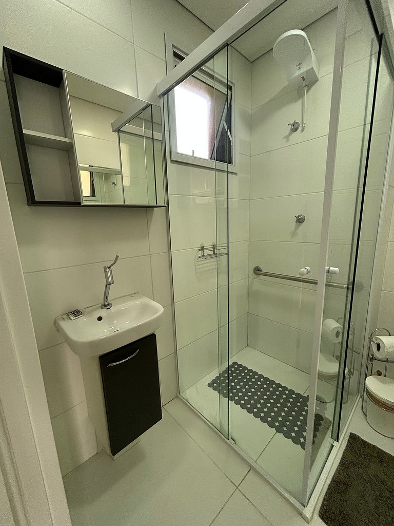 Studio bem localizado com fácil acesso ao metrô