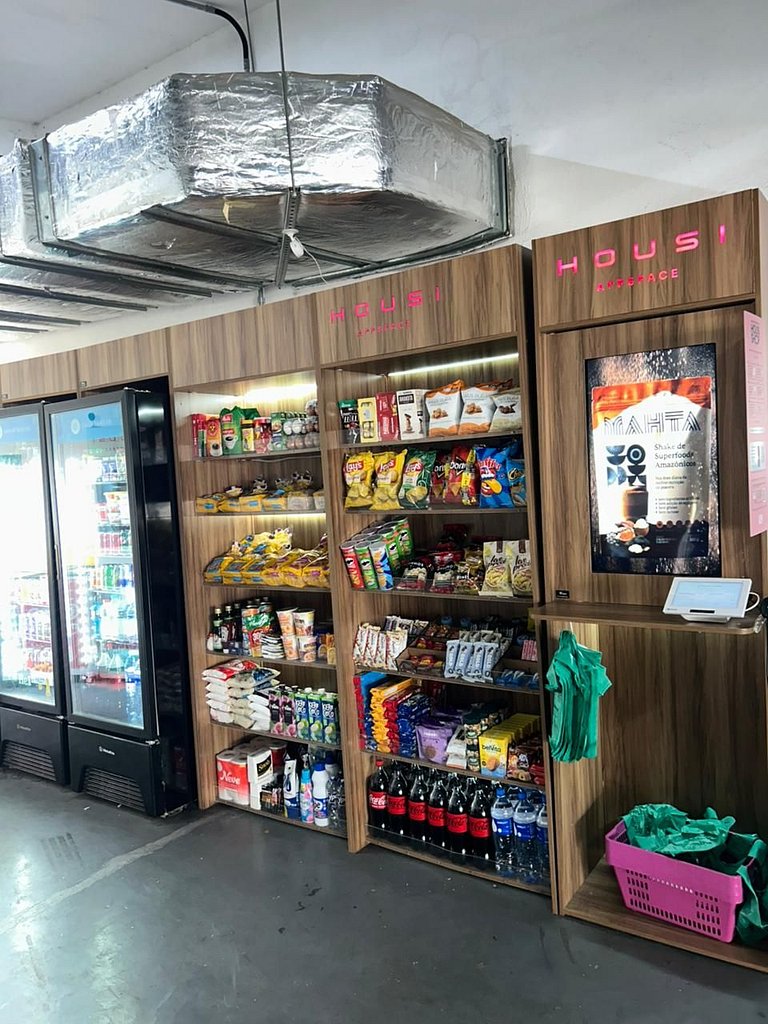 Studio com garagem, piscina e self check-in