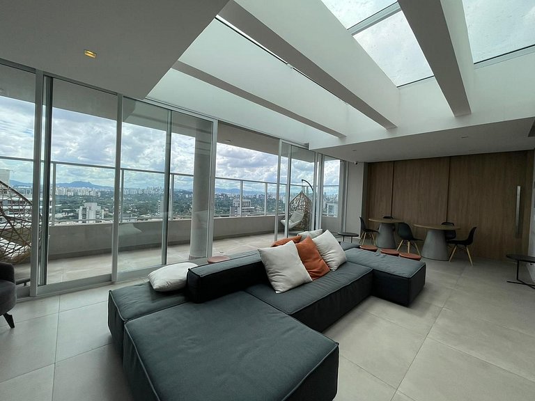 Studio com garagem, piscina e self check-in