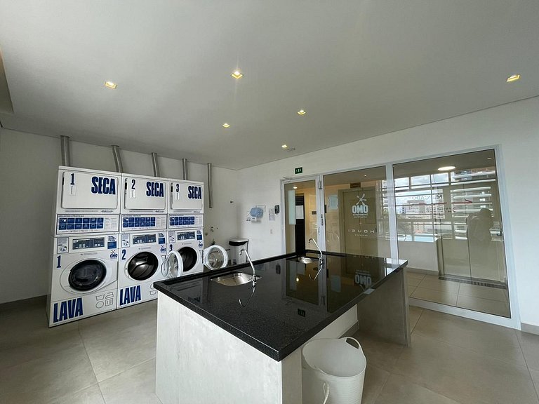 Studio com garagem, piscina e self check-in
