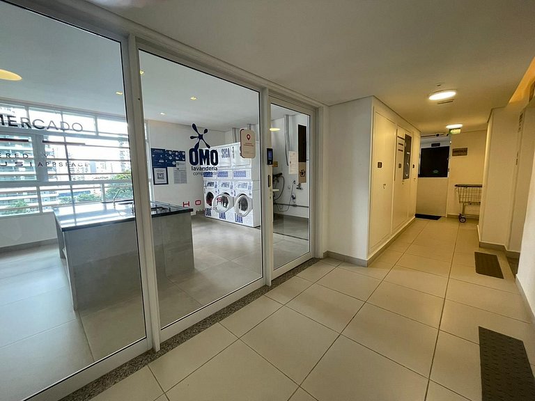 Studio com garagem, piscina e self check-in