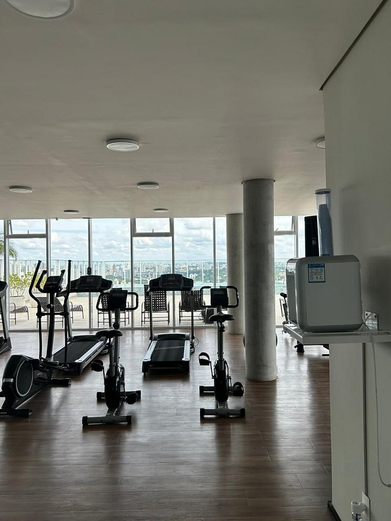 Studio com garagem, piscina e self check-in