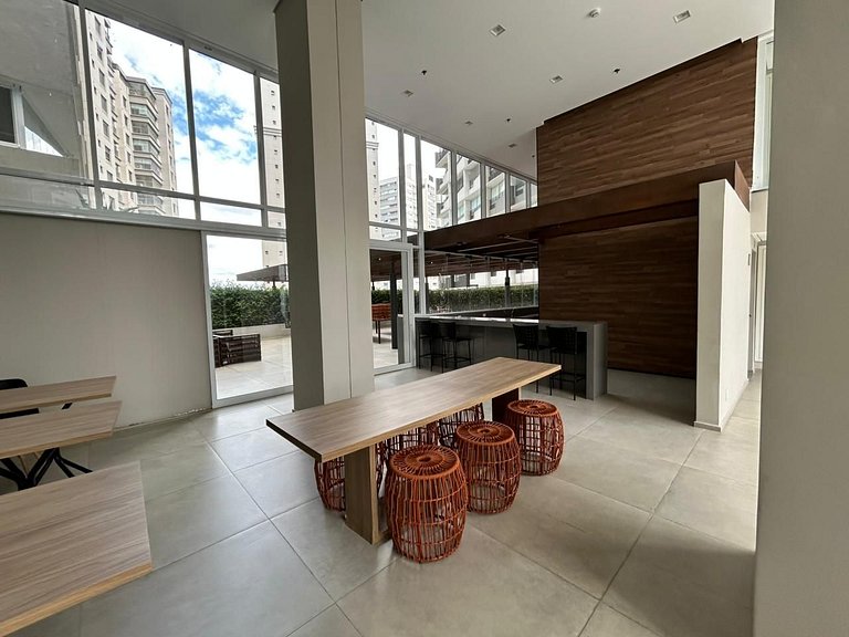 Studio completo com varanda e vaga próx metrô