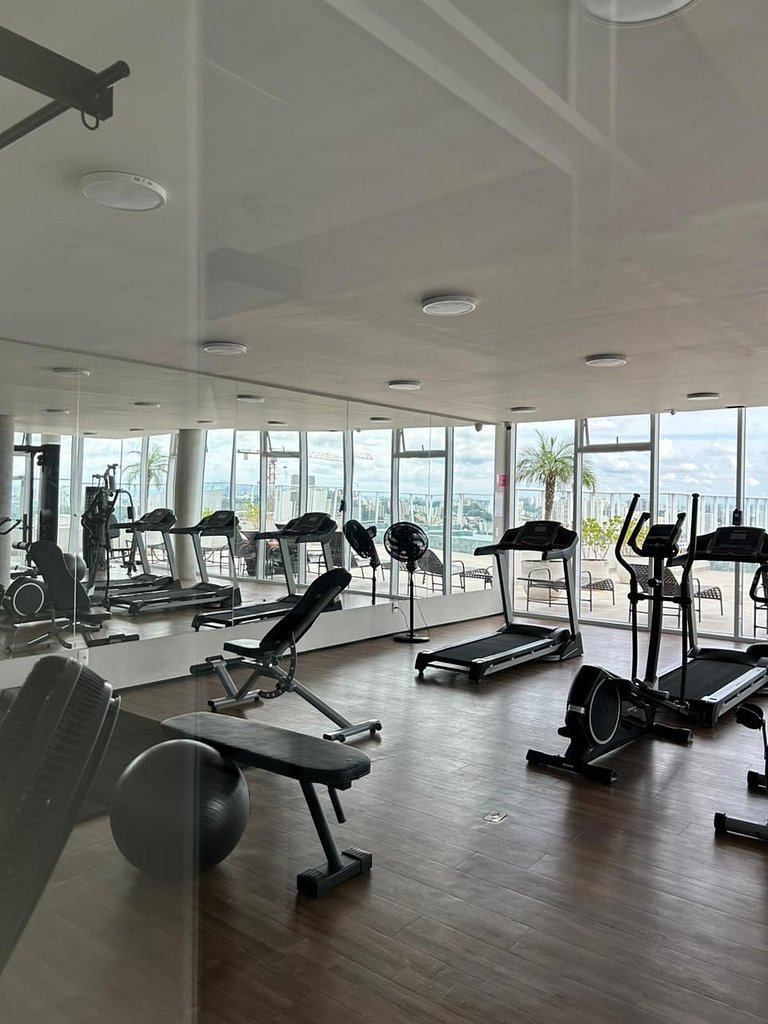 Studio completo com varanda e vaga próx metrô