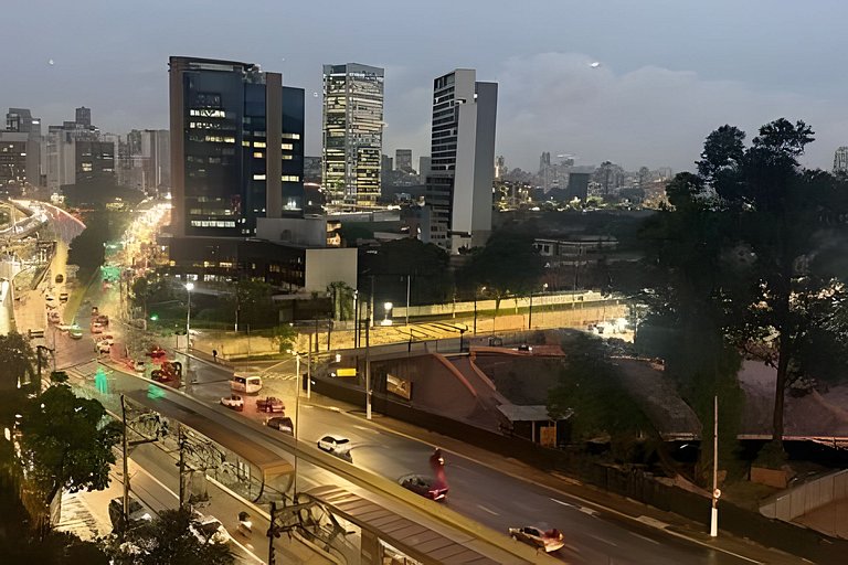 Studio Moderno com Vista Incrível da Cidade