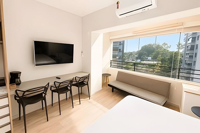 819 - Studio Iluminado com Vista Privilegiada